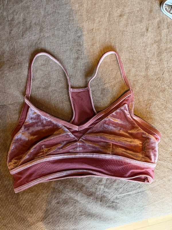 Alo yoga toppur