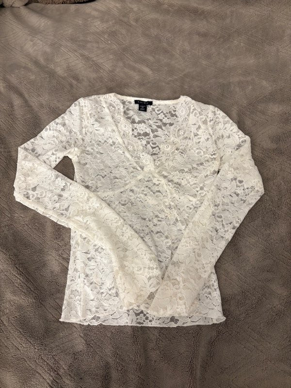 Hvítur lace bolur