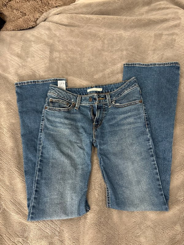 Levis low bootcut