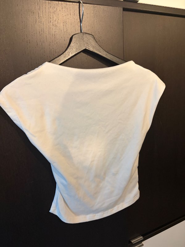 Hvítur open back bolur