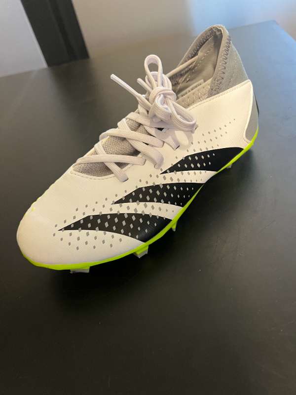 Adidas predator takkaskór