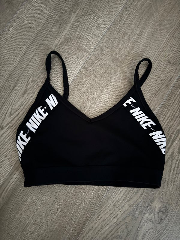 Nike svartur toppur