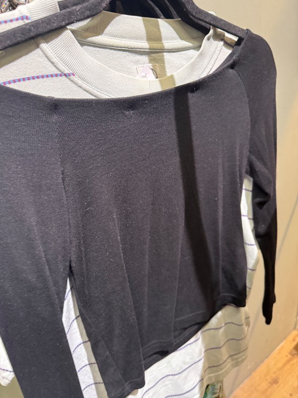 Svartur off shoulder bolur