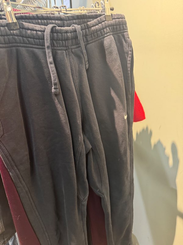 Svartar NIKE buxur