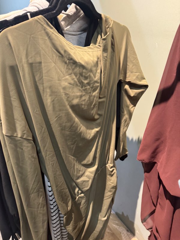 Grænn kjóll off shoulder