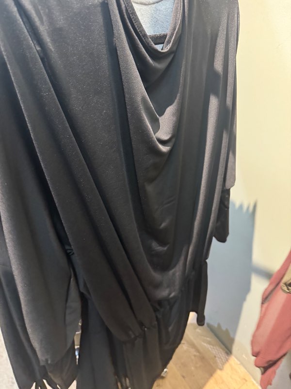 Svartur off shoulder kjóll þröngur að neðan