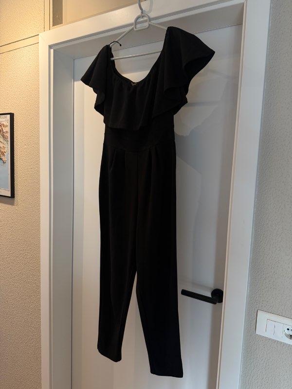 Off shoulder Samfestingur - svartur