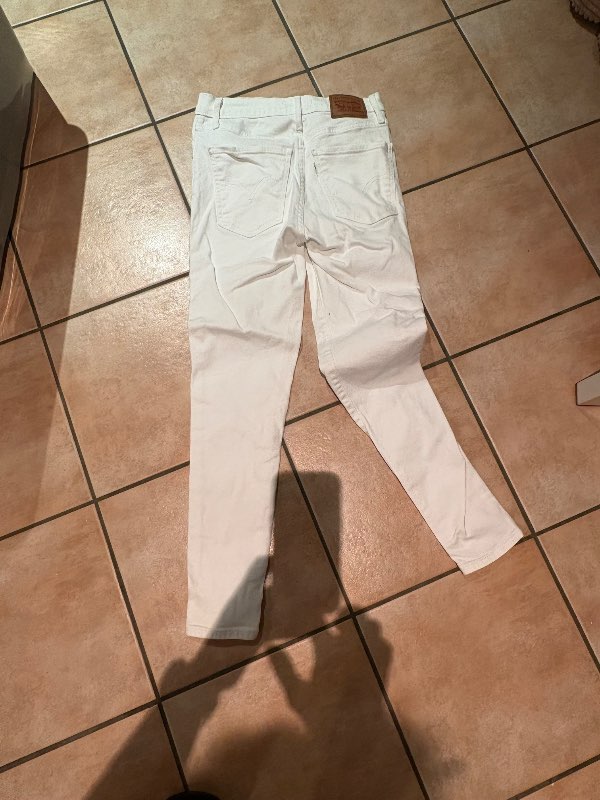 Hvítar gallabuxur levis
