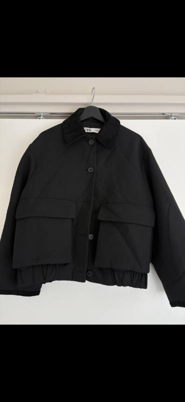 Svartur oversize bomber jakki, suade kragi