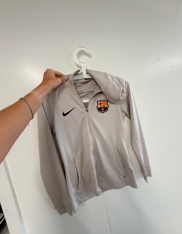 Nike peysa grá (íþrótta)