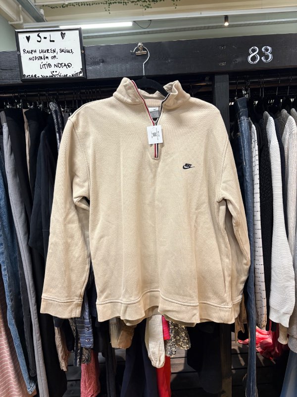 Nike hettupeysa beige