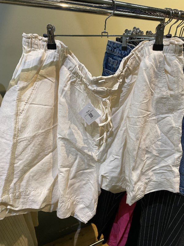 Hvítar H&M stuttbuxur