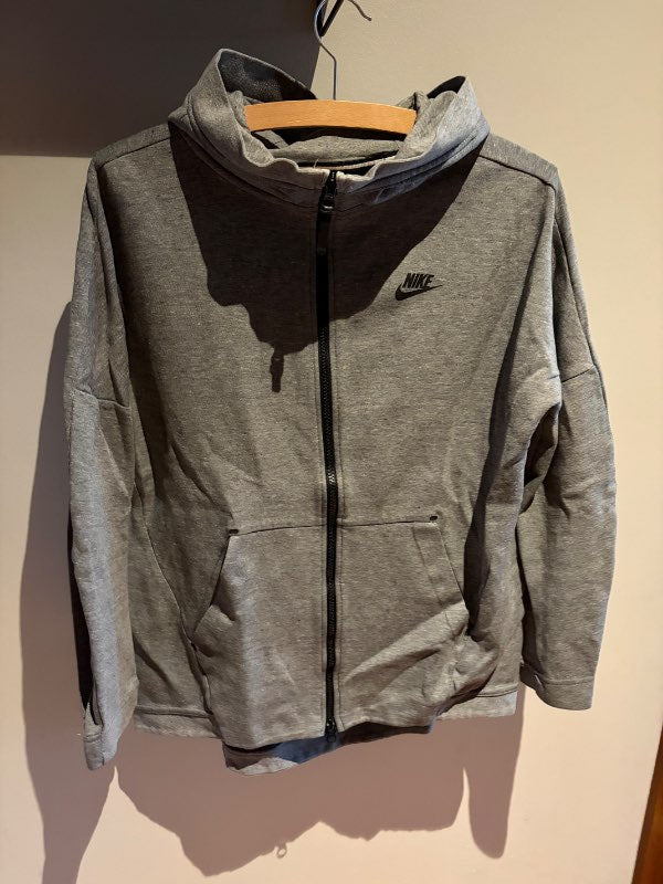 NIKE tech peysa