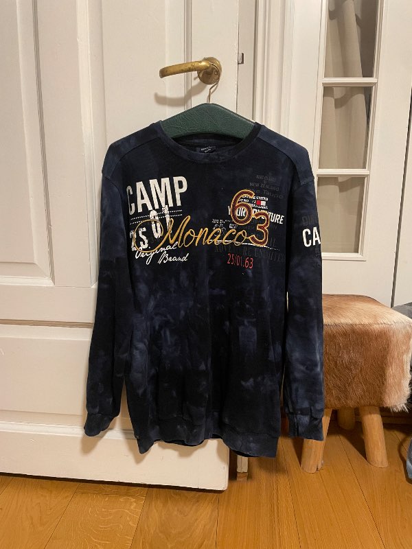 Crewneck college peysa