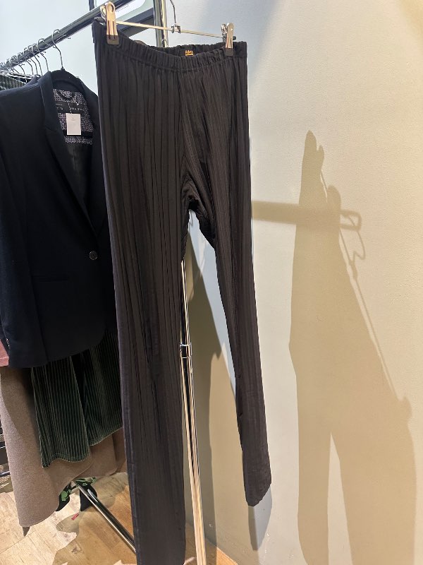 Svartar teygjubuxur