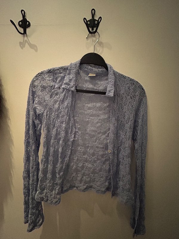 Blá urban outfitters blúndu skyrta