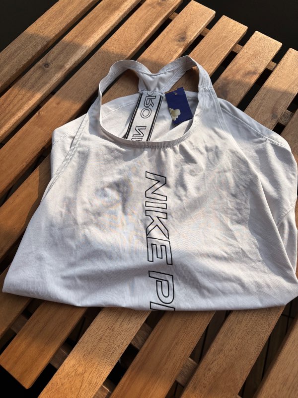 Nike pro hvítur bolur