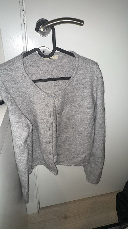 GINA TRICOT GRÁ PEYSA