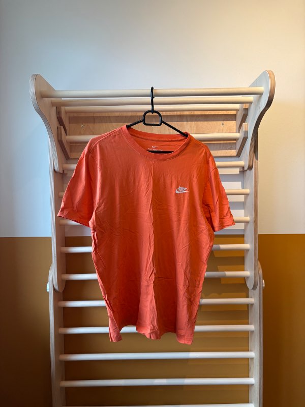 Nike appelsínugulur bolur