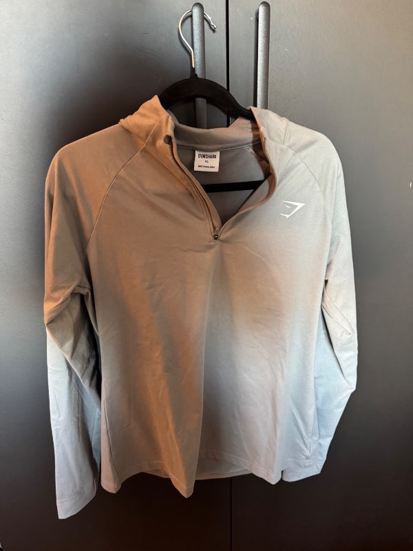 Gymshark hálfrennd peysa