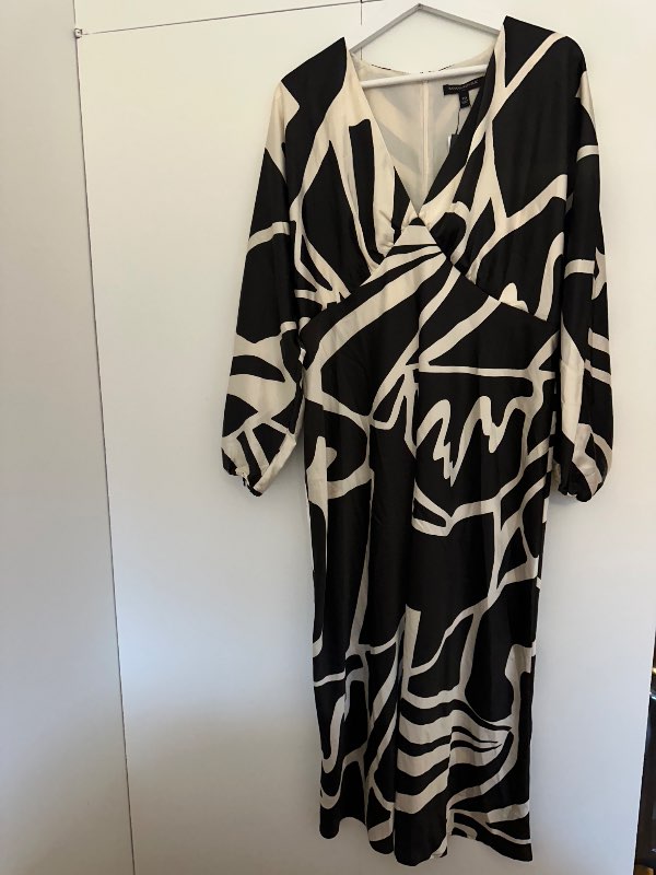 Ónotaður Banana Republic munstraður kjóll