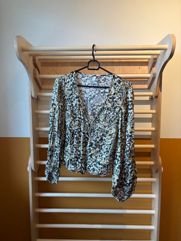 H&M blómablússa