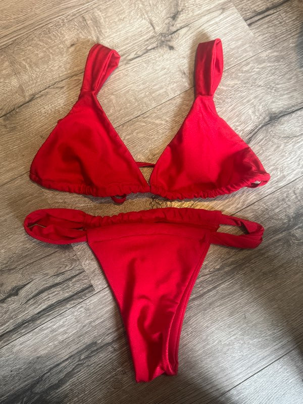 Rautt bikiní