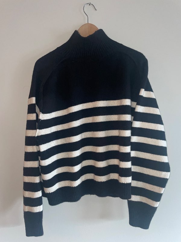 H&M röndótt peysa
