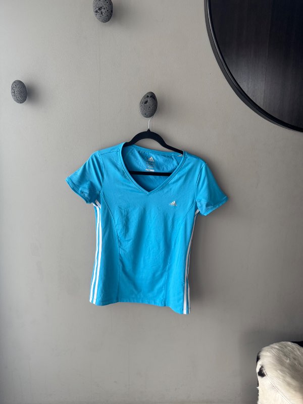adidas stuttermabolur