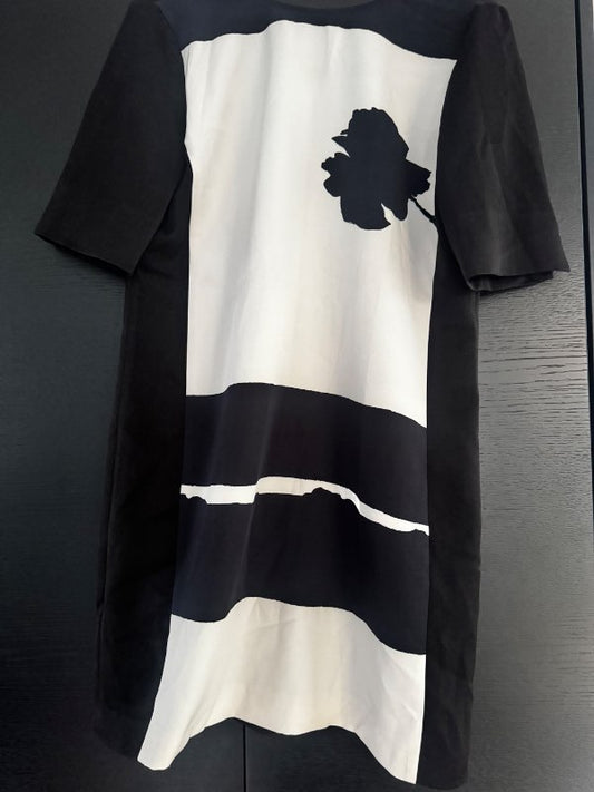 Kjóll stuttur með blómi Zara