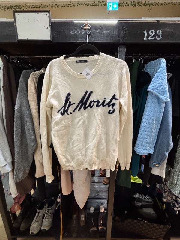 Brandy Melville peysa hvít
