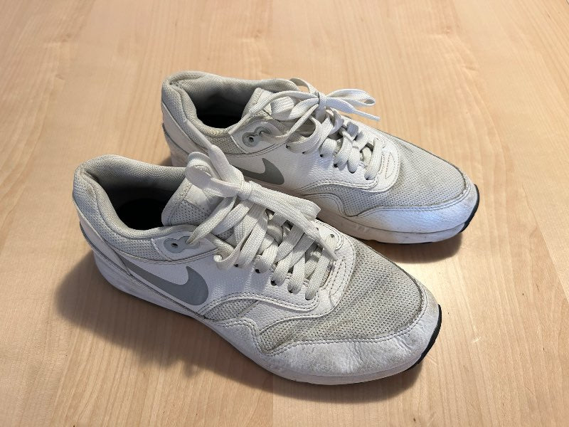 Nike hvítir skór