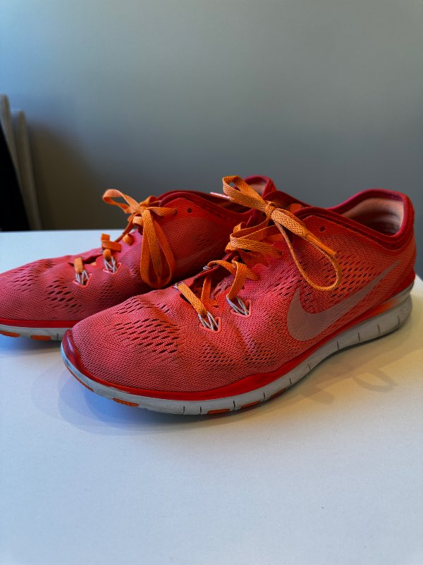 Nike æfingaskór appelsínugulir