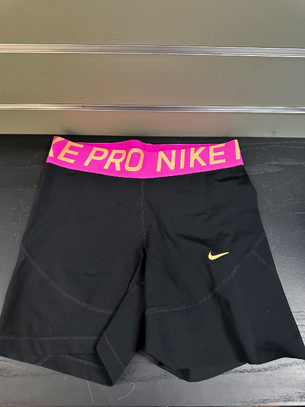 Nike Pro stuttbuxur svartar
