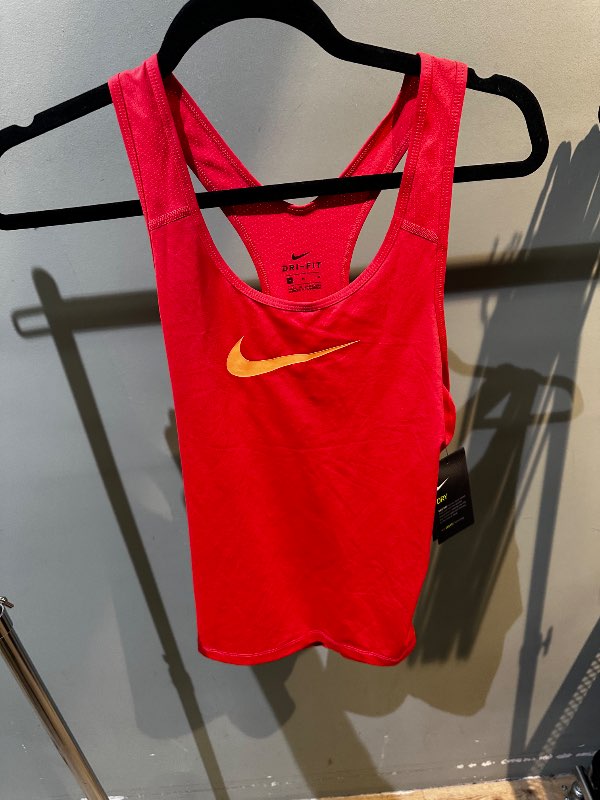 Nike æfingabolur bleikrauður
