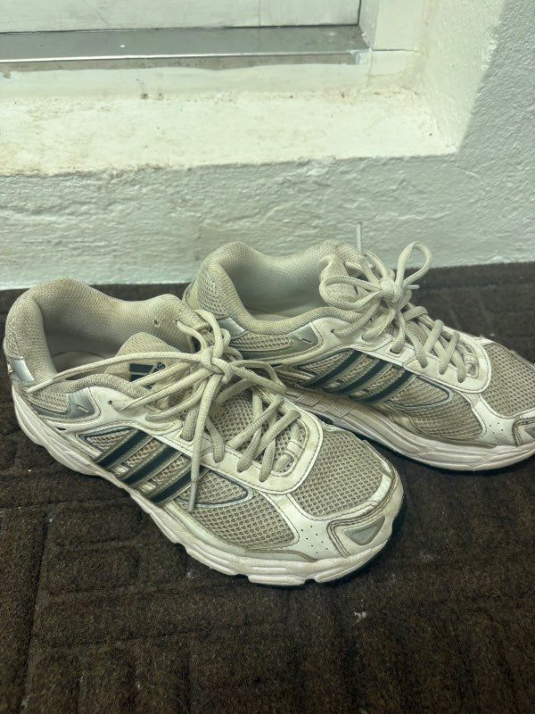 Adidas skór