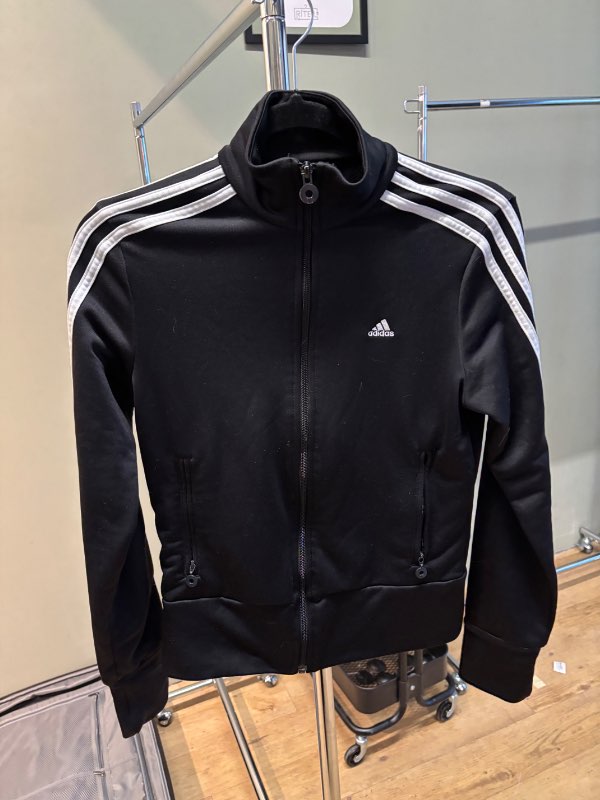 Adidas peysa