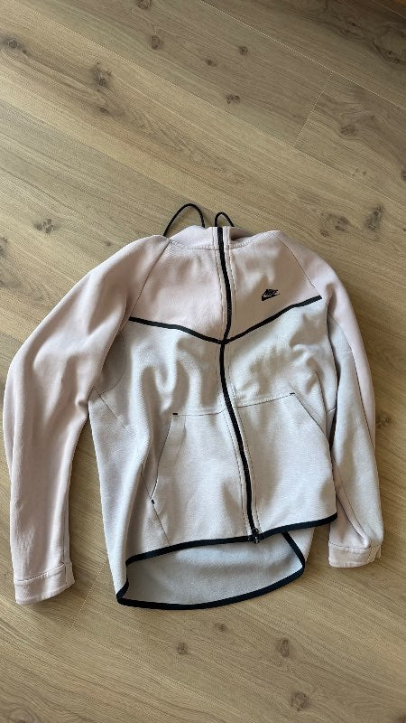 Bleik nike peysa