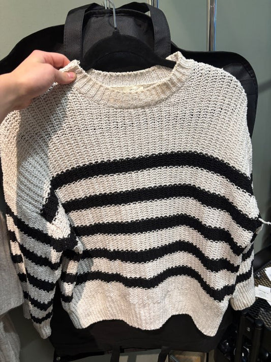 striped peysa
