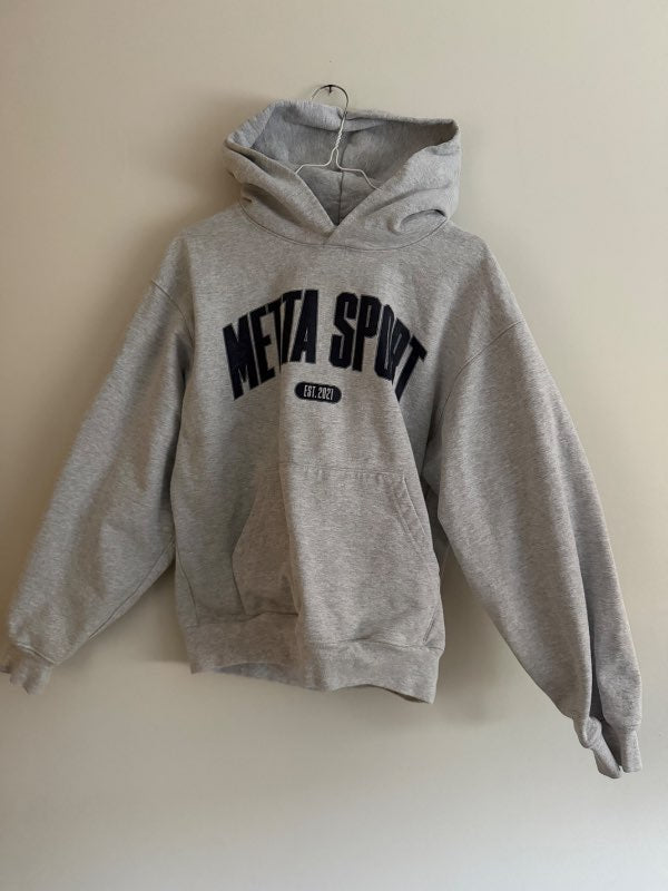 Mettasport hettupeysa ljósgrá