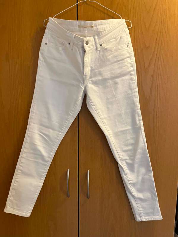 Levis (711)