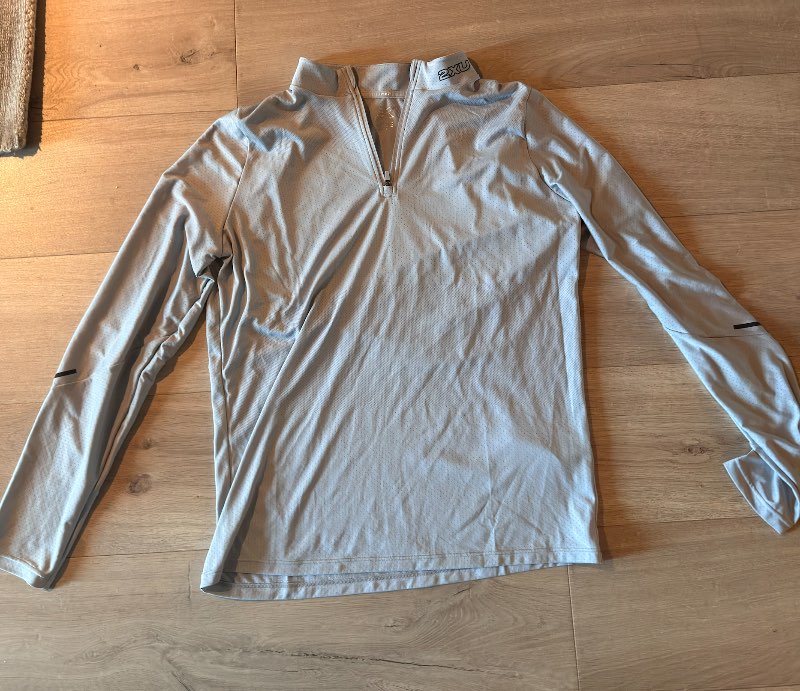 2XU hlaupapeysa - grá.