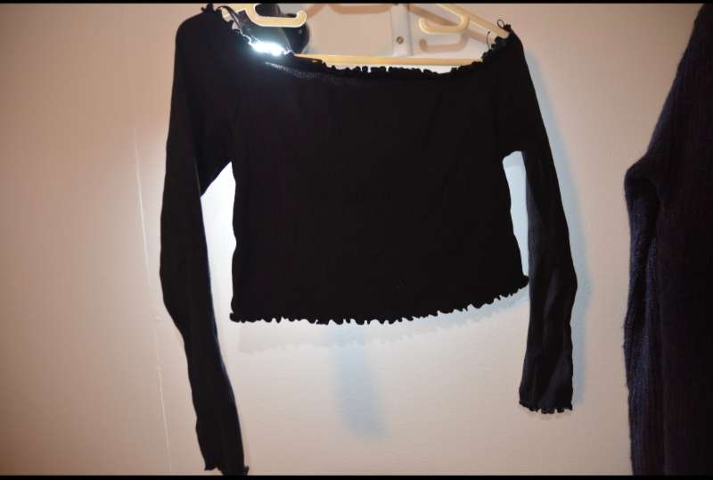 Black croptop