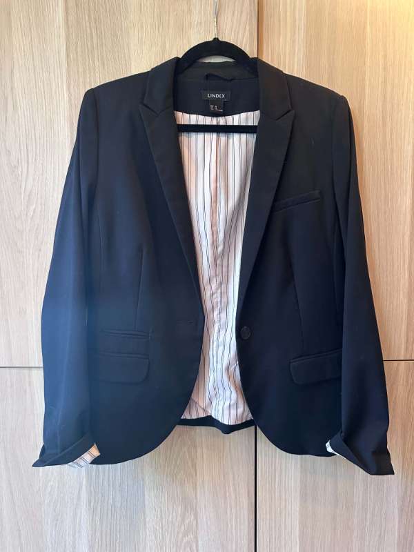 Svartur jakki - Lindex - 44