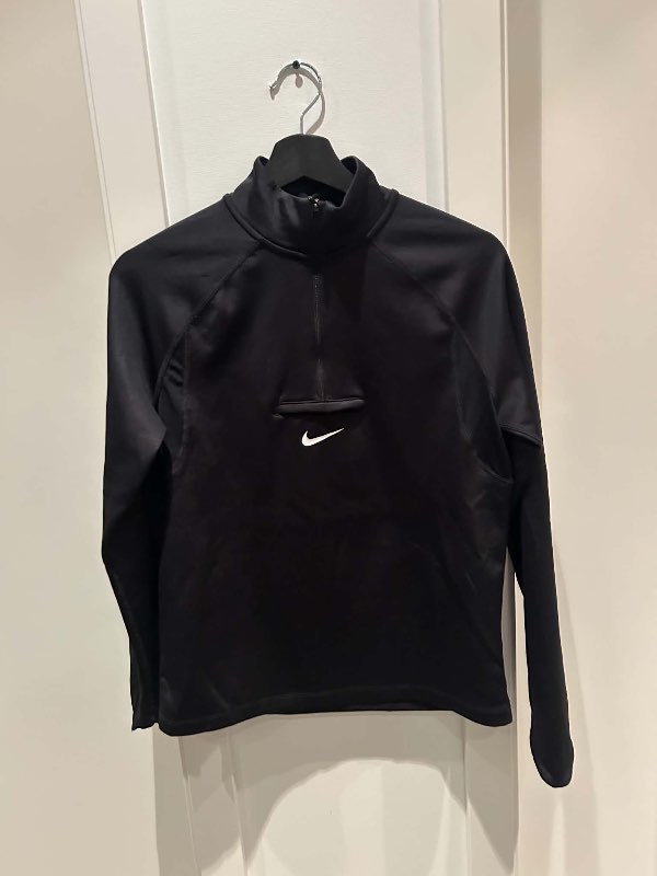 Nike peysa