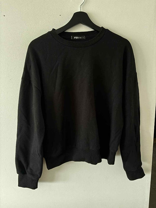 svart crewneck