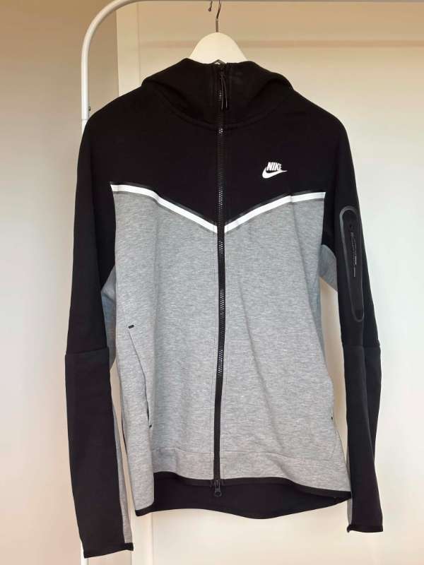 Rennilásspeysa Nike grá