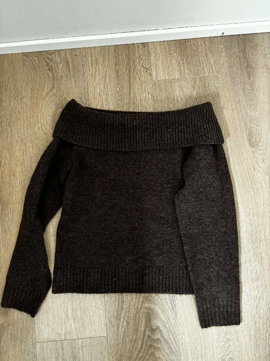 Nei Noir off shoulder peysa