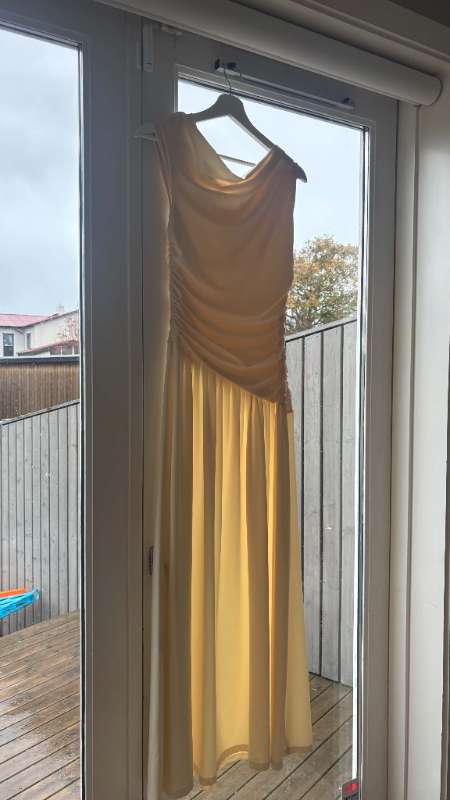Kjóll úr Junik