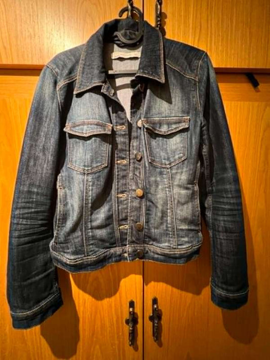 J ZARA GALLAJAKKI